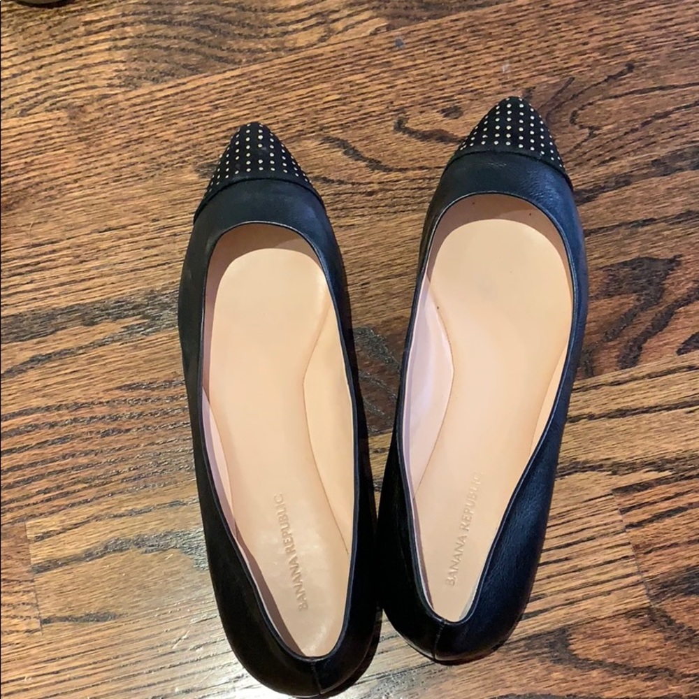 Women’s point toe flat